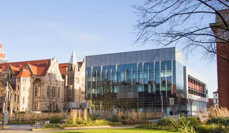 The-University-of-Manchester-01.jpg