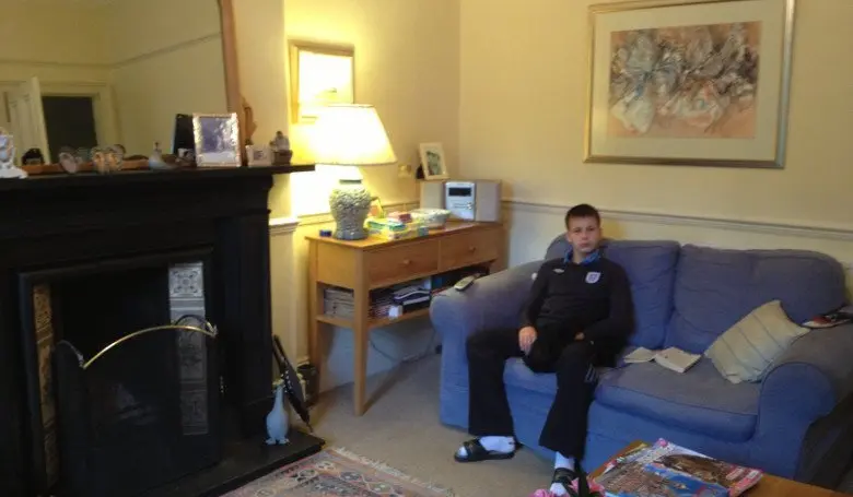 В гостиной у камина