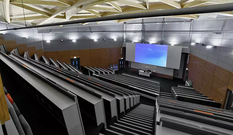 Лекционная аудитория в University of Warwick.jpg